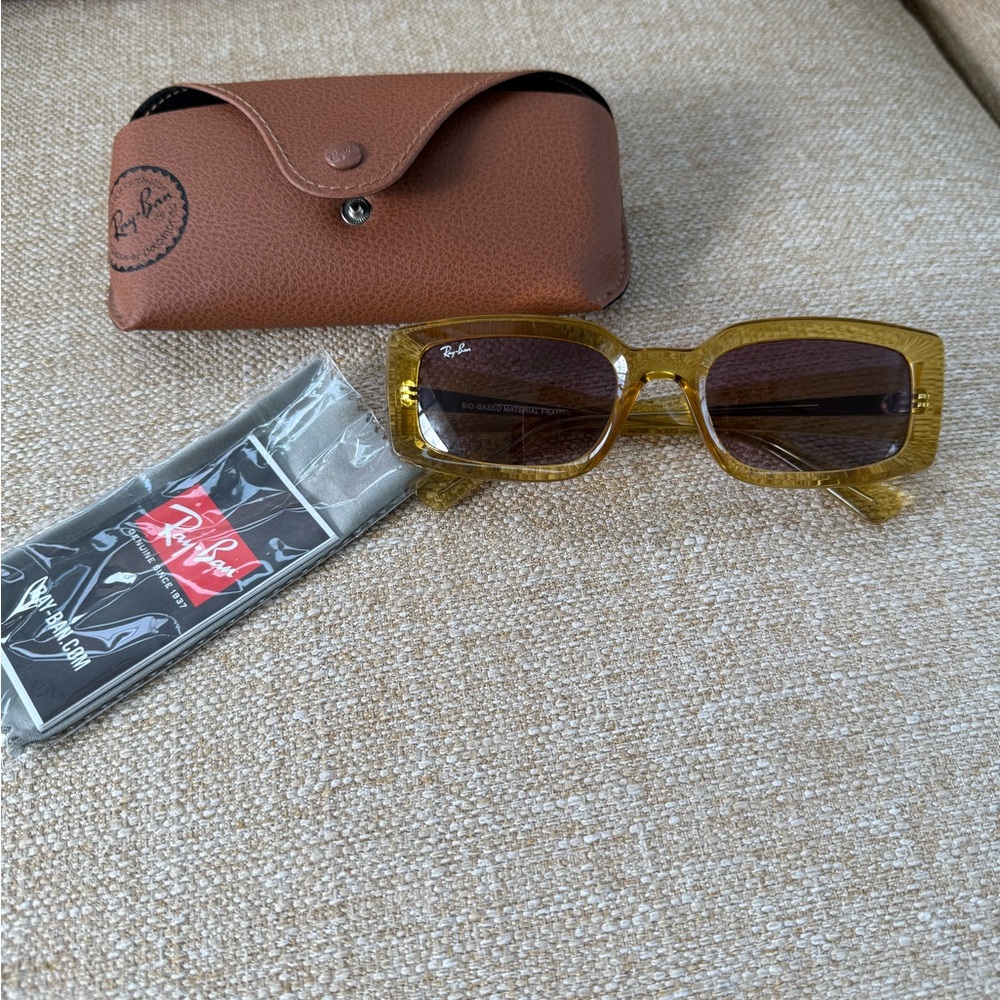 NWOT Ray-Ban Amber Sunglasses with Case Eyewear Ray-Ban Kiliane RB 4395 (66828H)